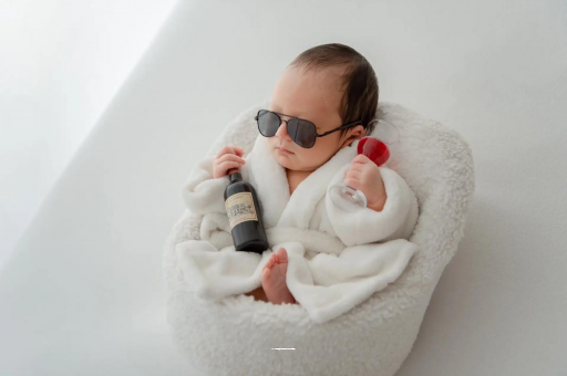 京山宝宝嘴唇上翘