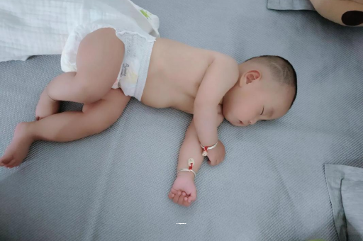 京山宝宝老打喷嚏怎么办 京山宝宝老打喷嚏怎么办